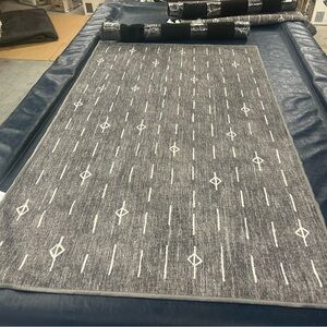 New Ruggable 3x5 Gray and White Patterned Area Rug